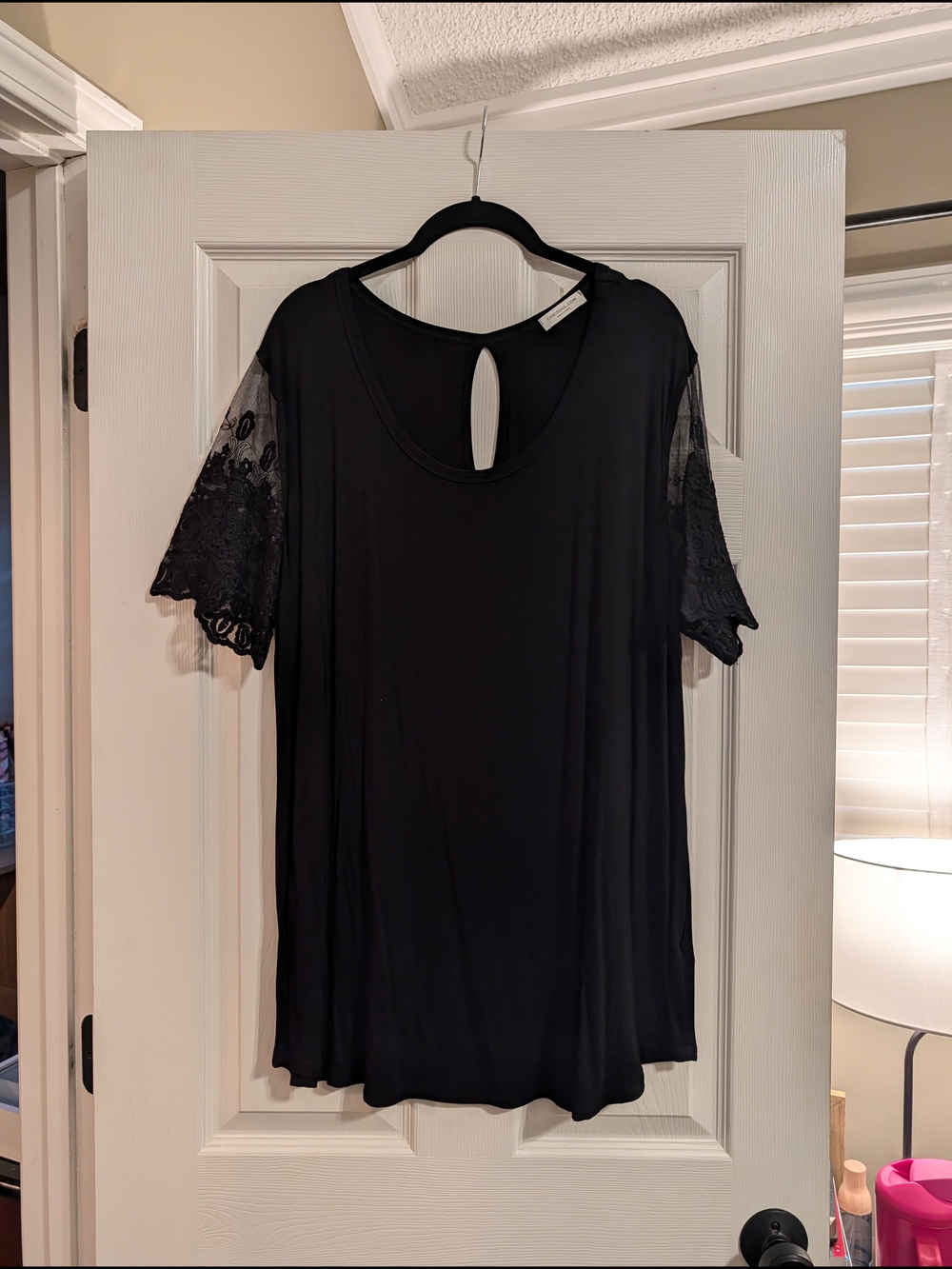 Chic Soul Women's Black Lace Sleeve Keyhole Top size 3XL